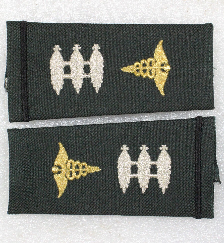 2740 - Dominican Republic Army Slip-on Rank Epauletes - Medical Captain set