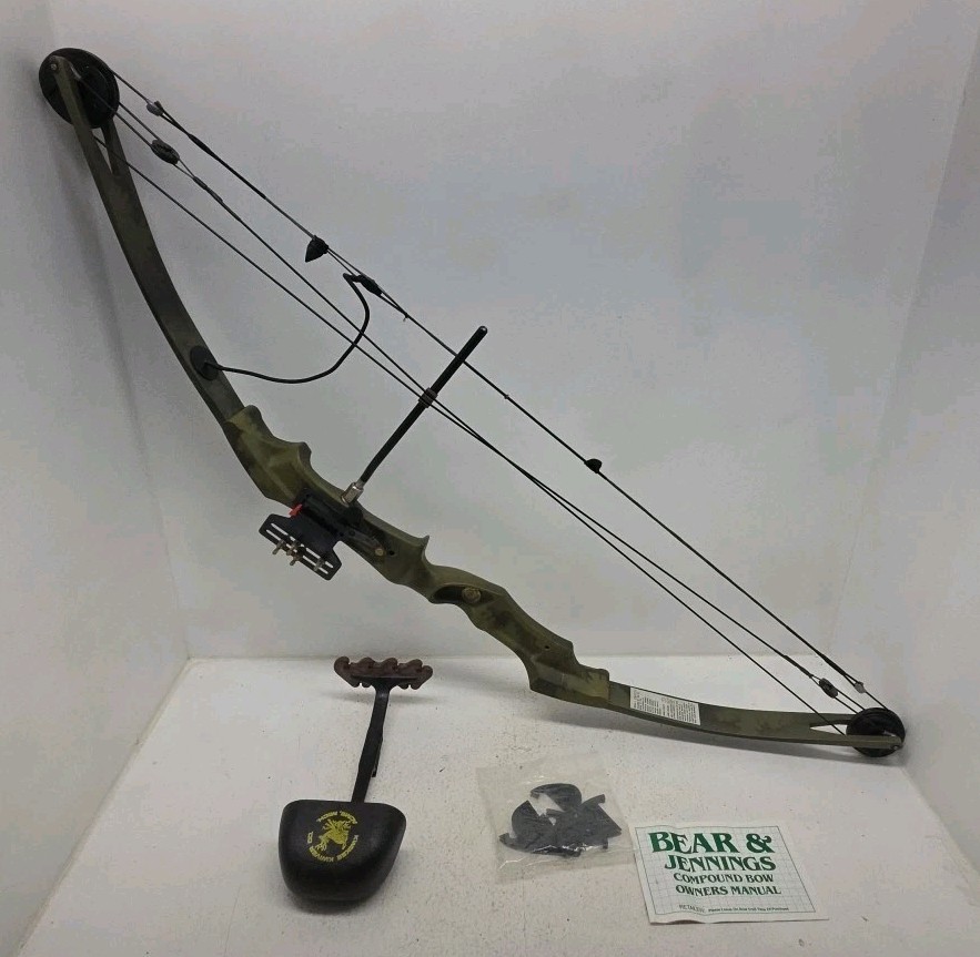 VINTAGE BEAR WHITETAIL II COMPOUND BOW 60# 30" DRAW LENGTH NICE USED CONDITION