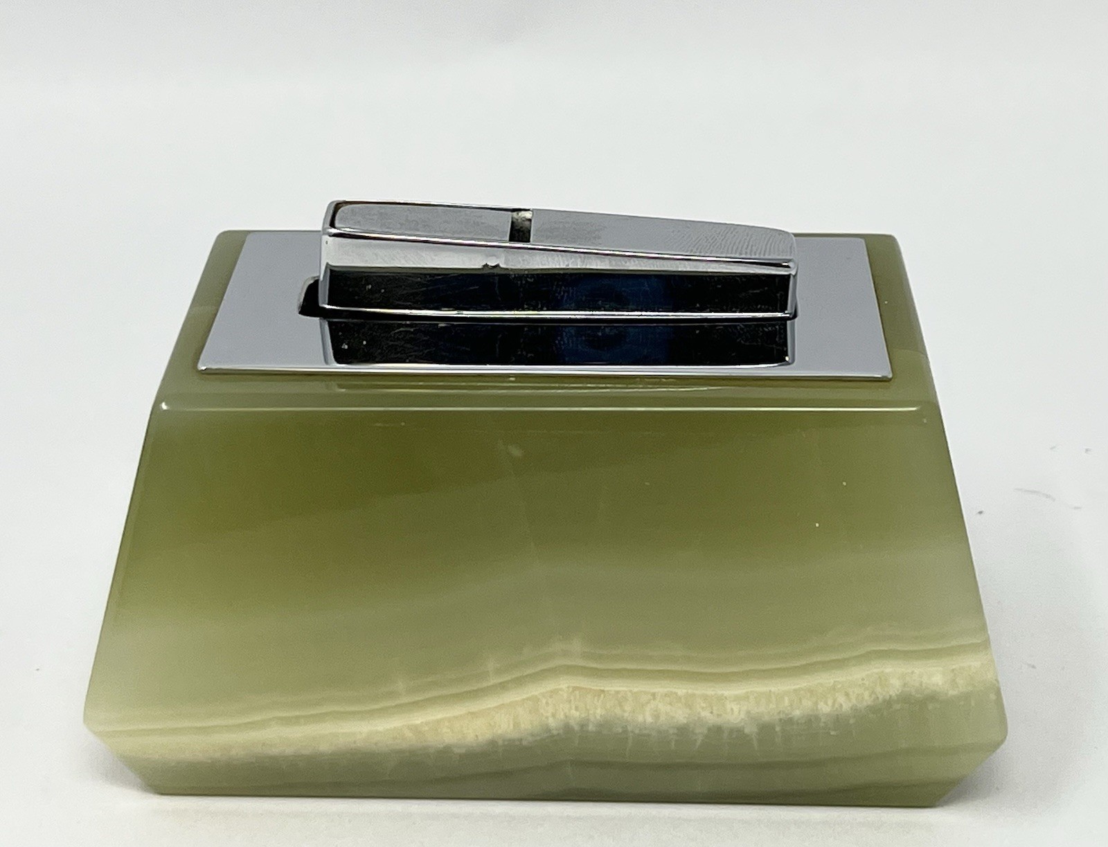 Consul Onyx Desktop Lighter