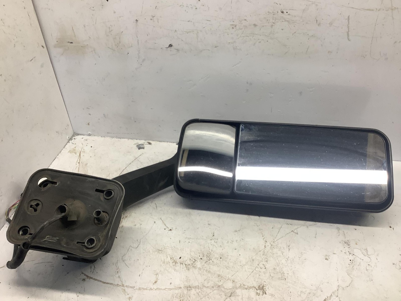 2008-2020 Freightliner CASCADIA POLY Left/Driver Door Mirror - Used
