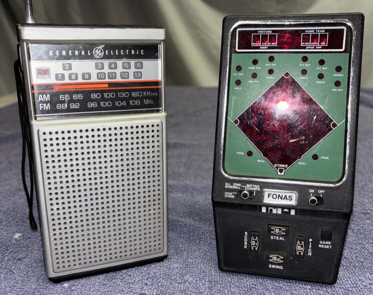 LOT of 2 Vintage 1979 Portable Electronics-GE Portble. Radio & Fonas Elec Basebl