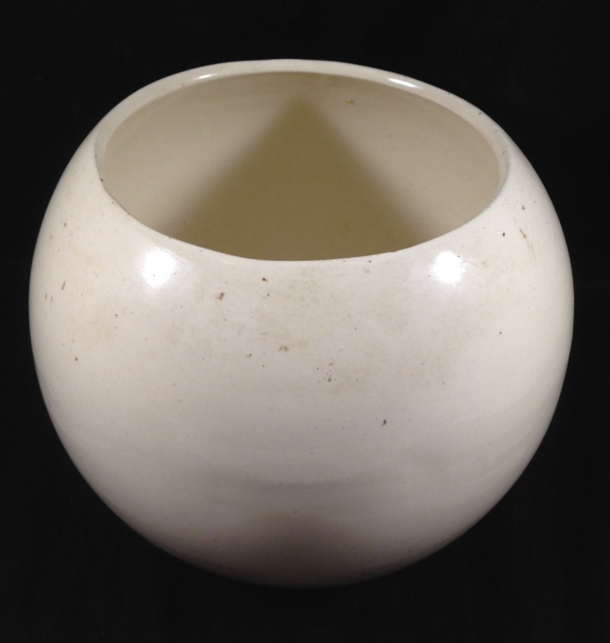 Vintage Arnels Pottery Matte White Pottery Round Glove Vase Planter 6" x 7"