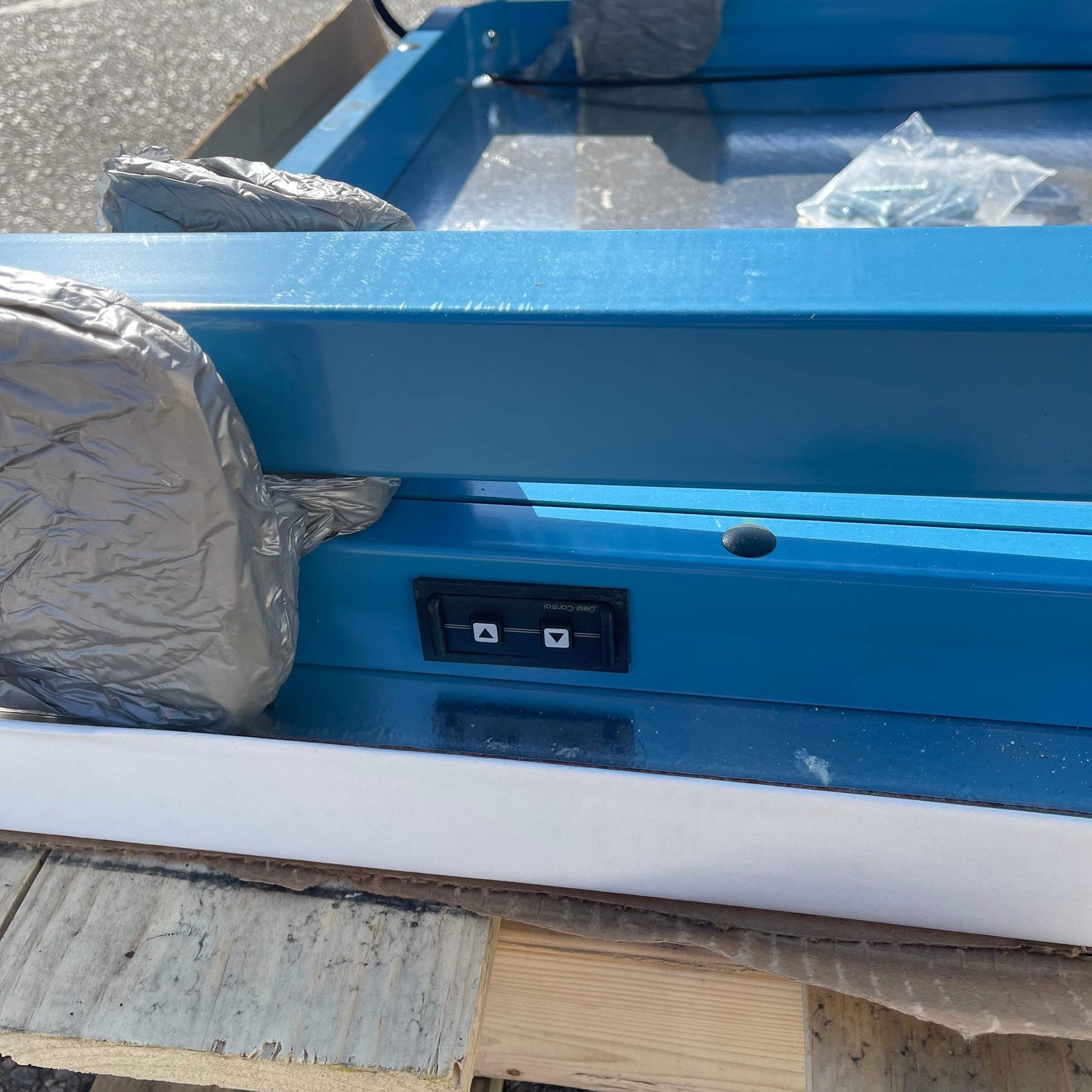 Z@ ERGOSWISS Work Table Lift System 70”x28” Blue