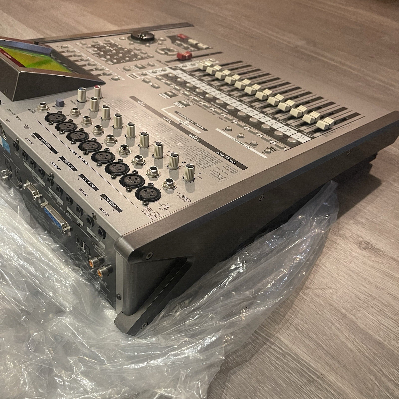 Roland VS-2400CD MTR Digital Multi-Track Recorder Digital Studio Workstation