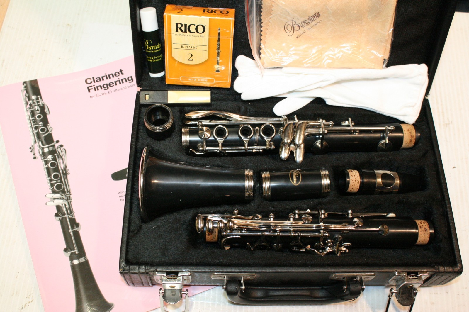 Barcelona Clarinet with Case and Handling Gloves - Black