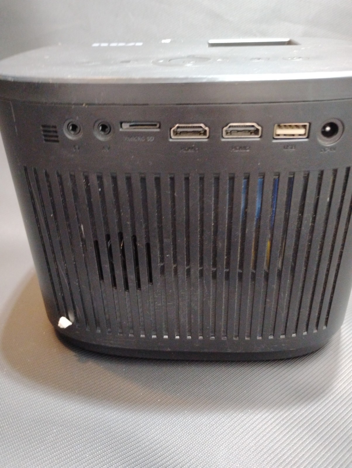 RCA RPJ185 Projector with charger
