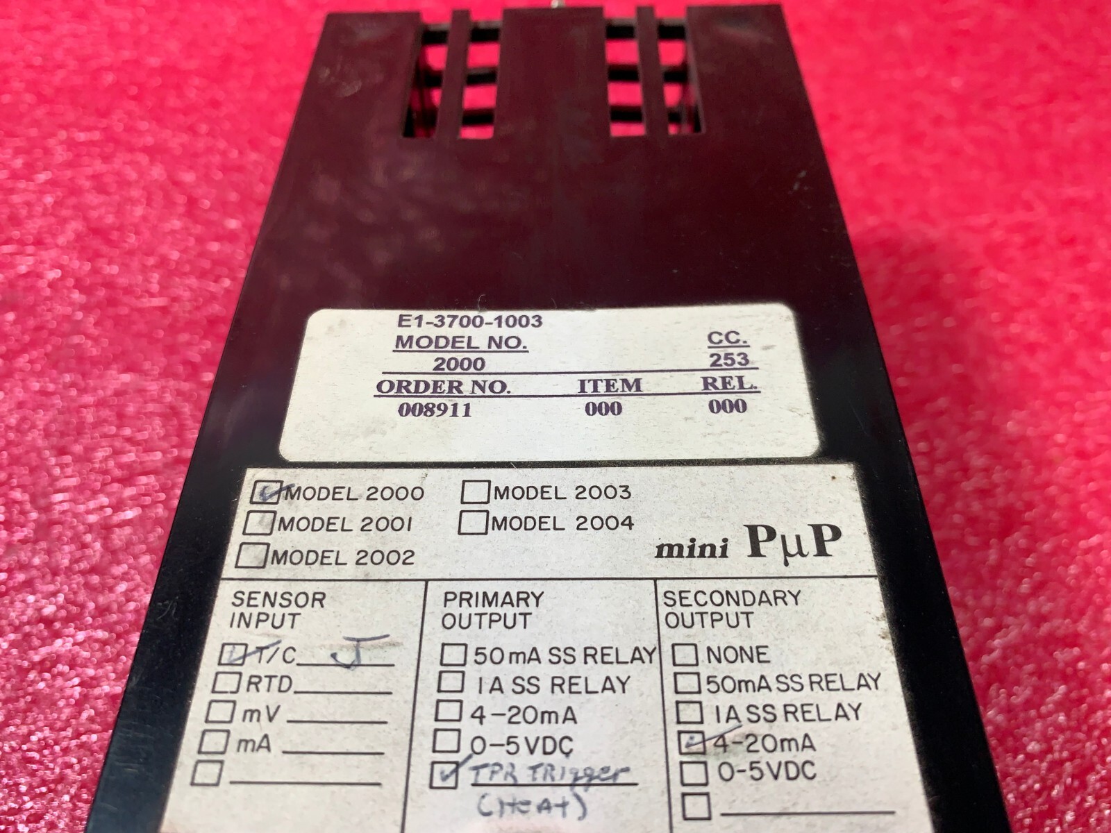 LFE Instruments Temperature Controller 220VAC 4-20mA Model 2000