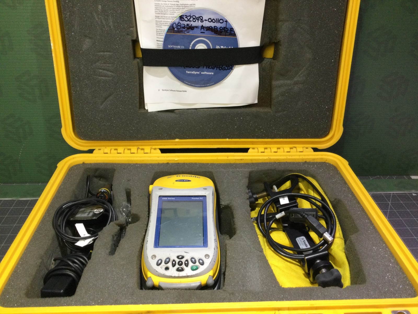 Trimble GeoXH 2005 Series Pocket PC GPS GIS Data Collector w/ Cradle Charger Ant