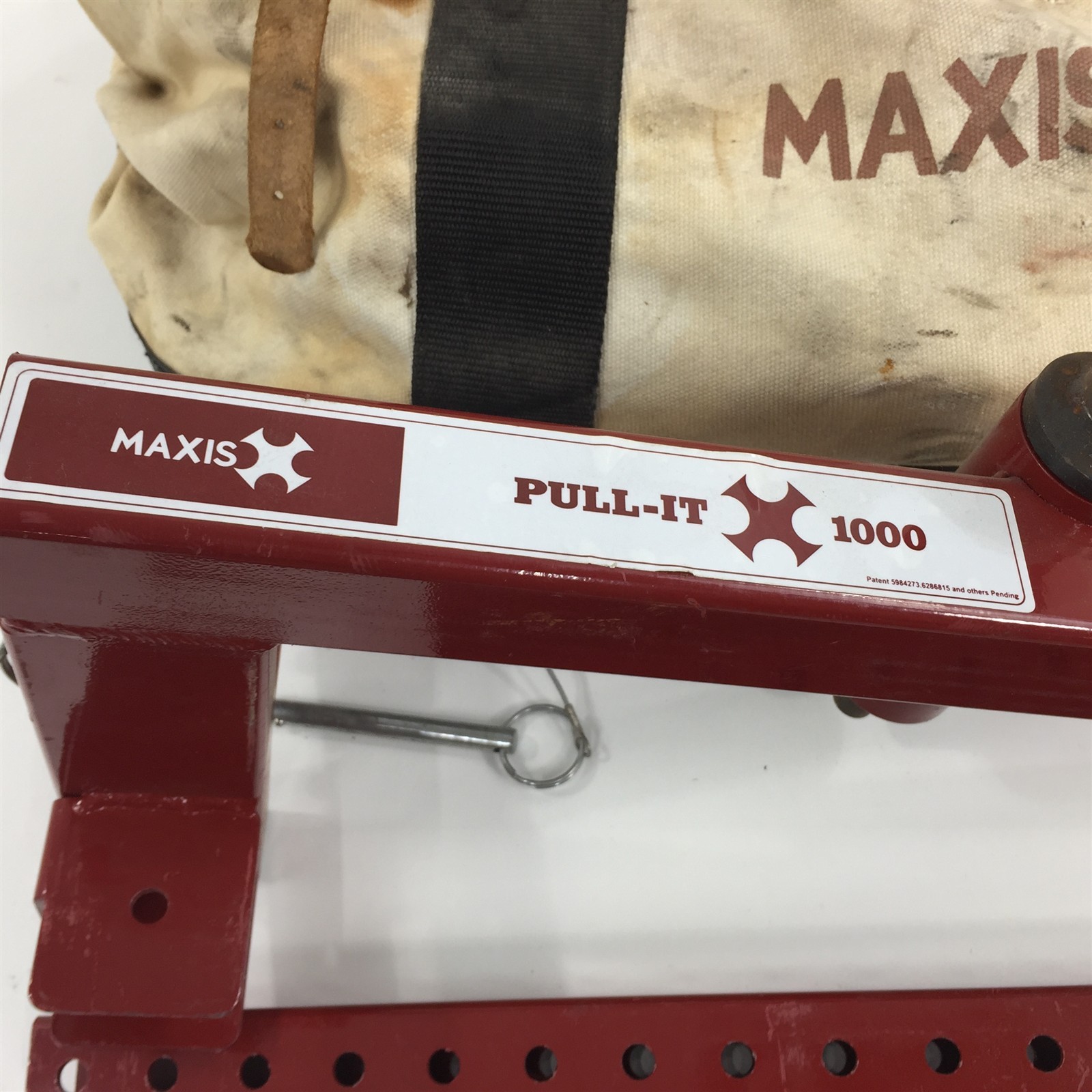 (1) Southwire MaxisJax Pull-It 1000 Frame With Carry Bag