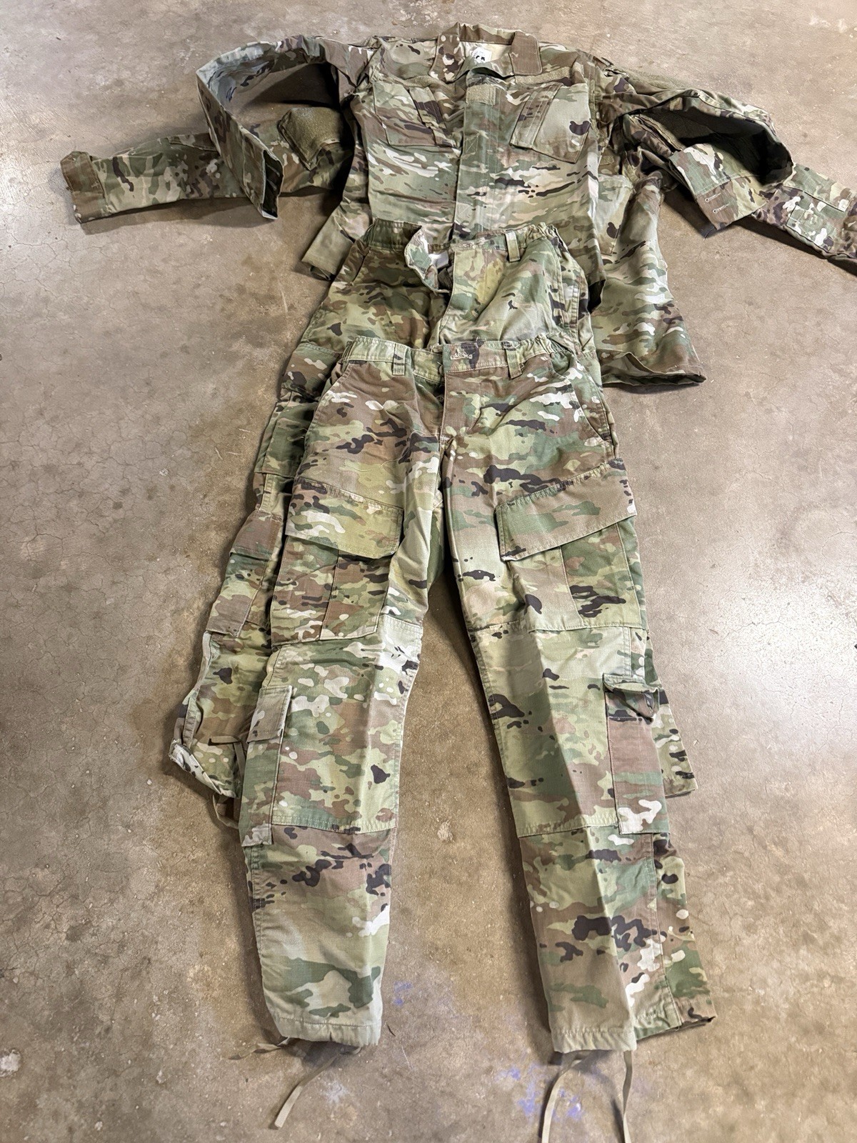 ARMY 2- OCP Sets Tops 33-Shorts / Trousers 25 Shorts #33