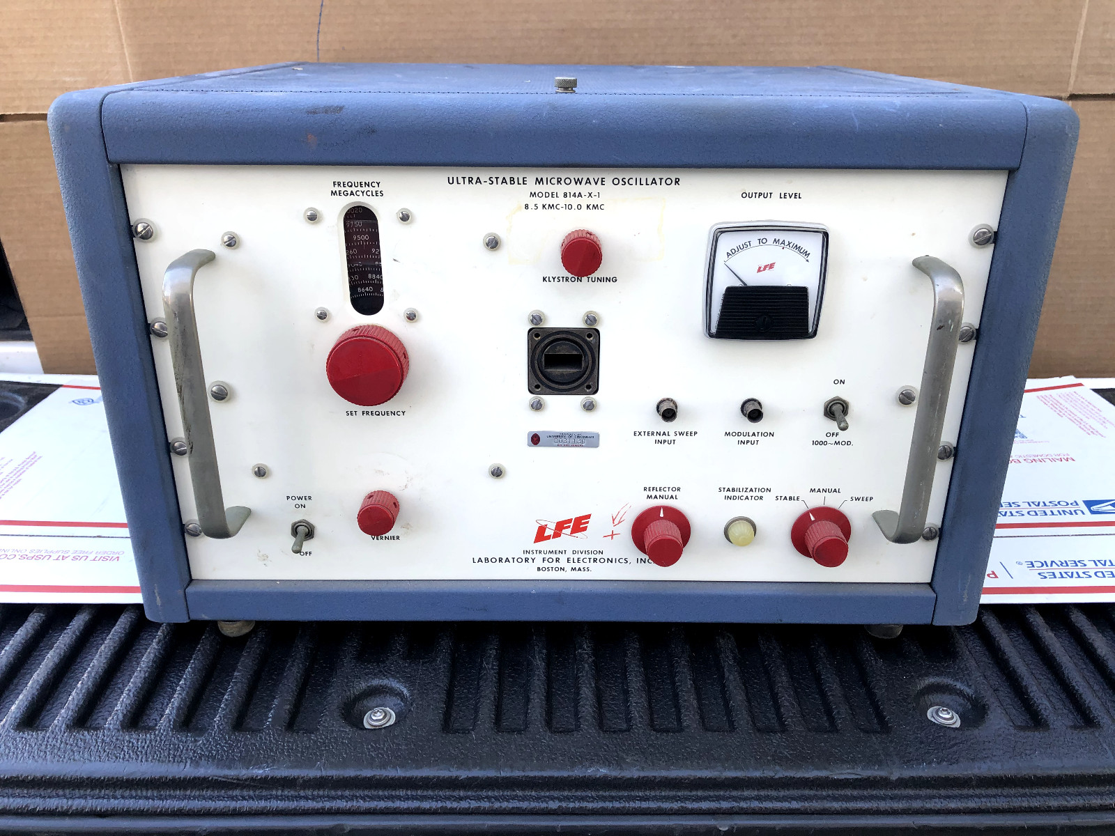 LFE ULTRA STABLE MICROWAVE OSCILLATOR LE 814A 814A-X-1 ULTRA-STABLE 8.5 - 10 KMC