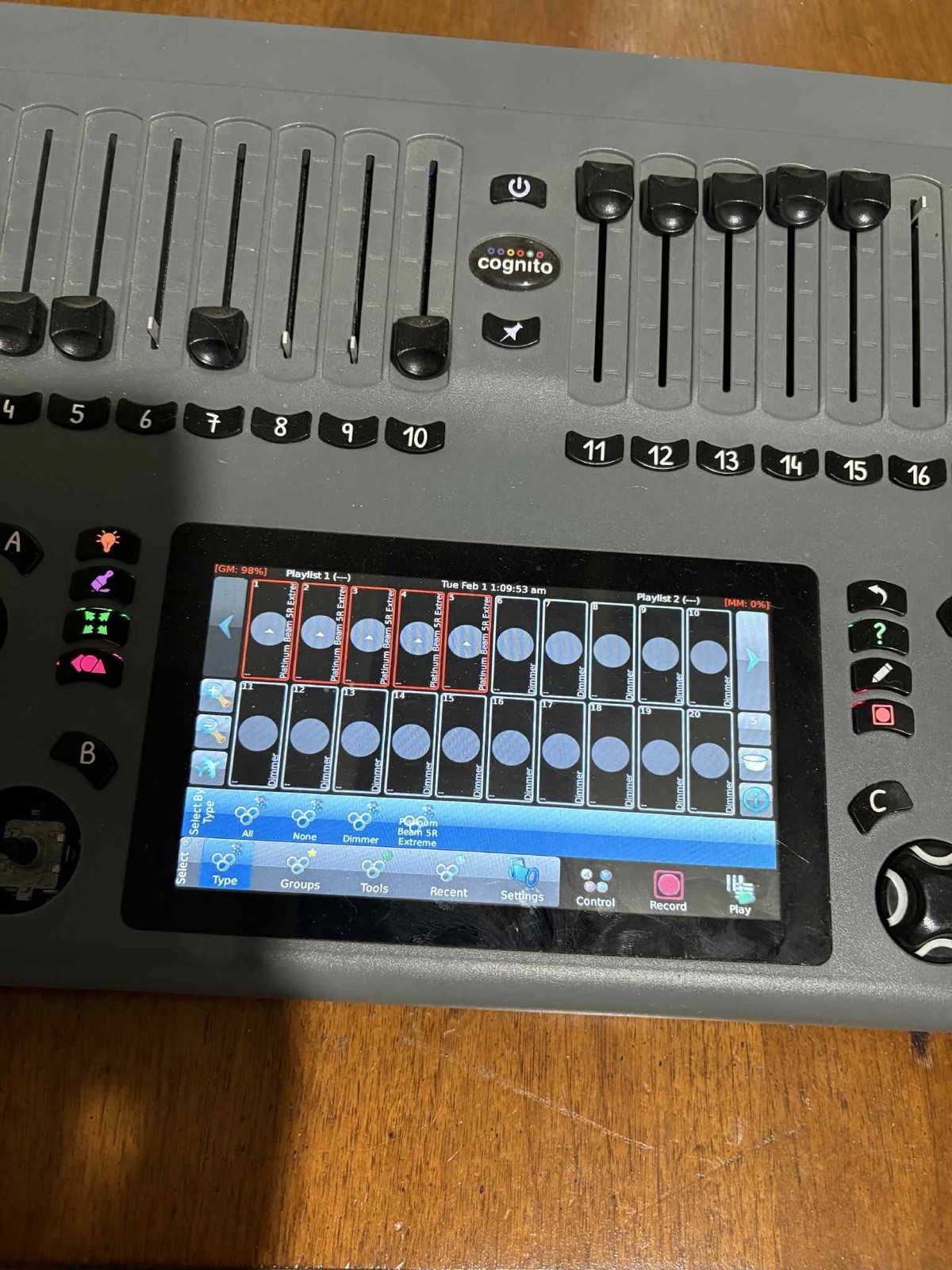 Cognito PRO512 DMX console Working missing some buttons offer as found