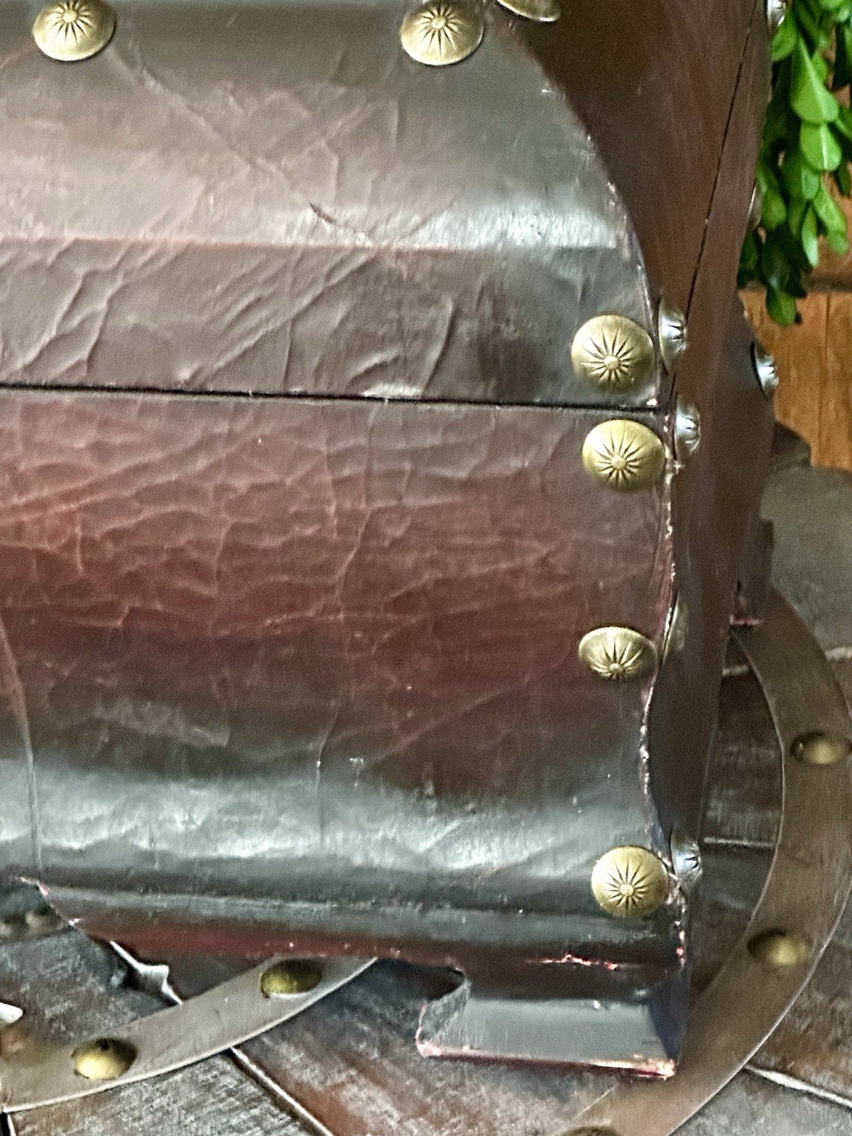 VTG Inspired Hinged/Lidded Faux Leather Rustic Decorative Footed Chest/Trunk