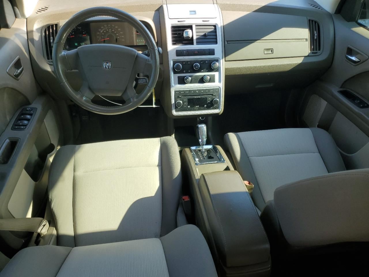 JOURNEY 2010 Glove Box 4909569