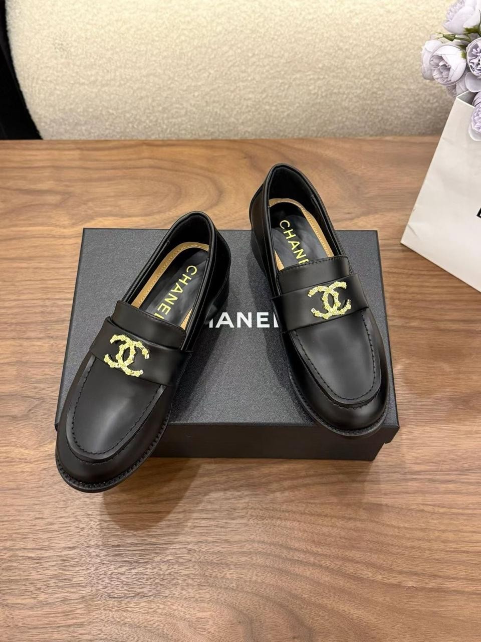 CHANEL CC loafers in black leather, size 38