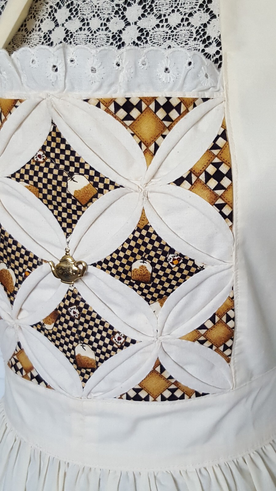 Apron Pattern, Cathedral Window Quilting Pattern Instructions, 'Use your scraps"