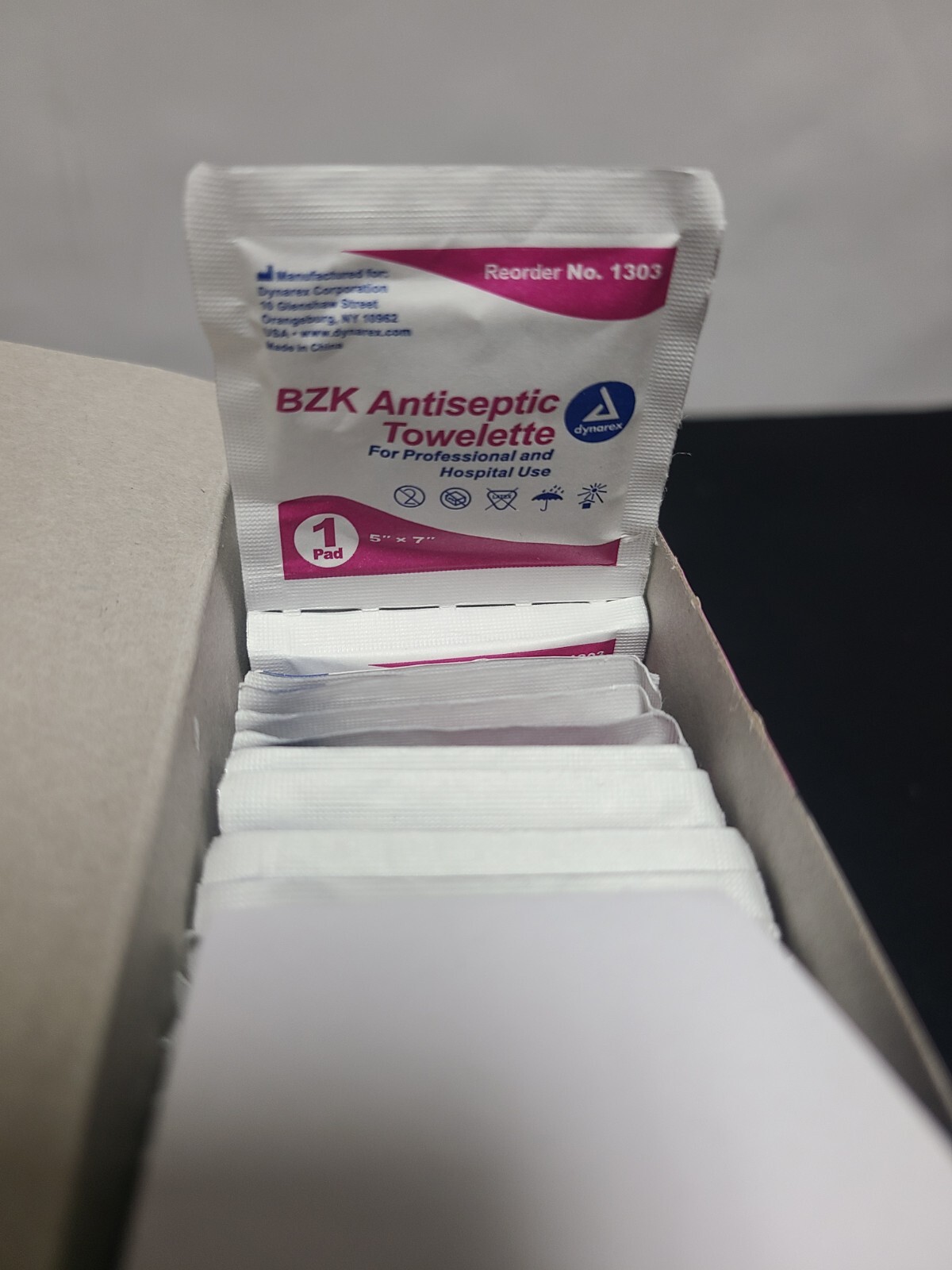Dynarex BZK Antiseptic Washcloth Wipe Towelettes 5 x 7" 1303 1 Pack 100 Wipes