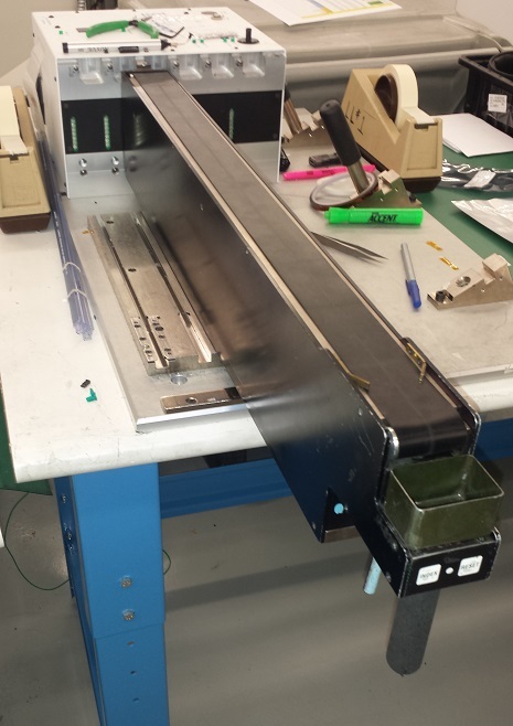 Universal Instruments Reject Belt Conveyor 45651503 powered up, guaranteed