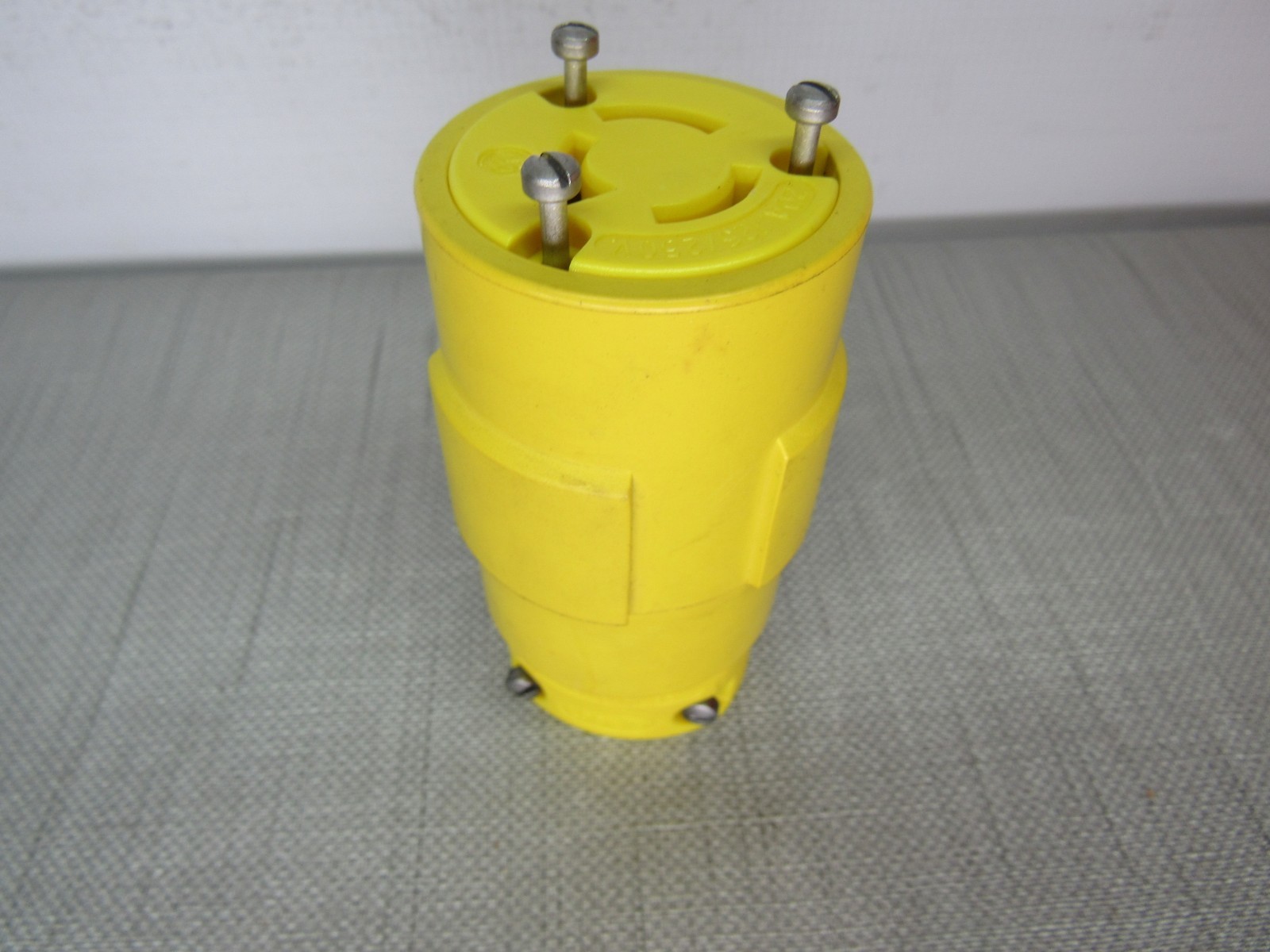 Woodhead Turnex 89IL 20A 125/250V Female 3 Wire Plug