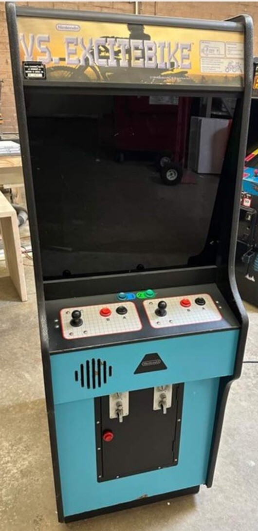 EXCITEBIKE - NINTENDO VS ARCADE MACHINE by NINTENDO 1984 (Excellent) *RARE*