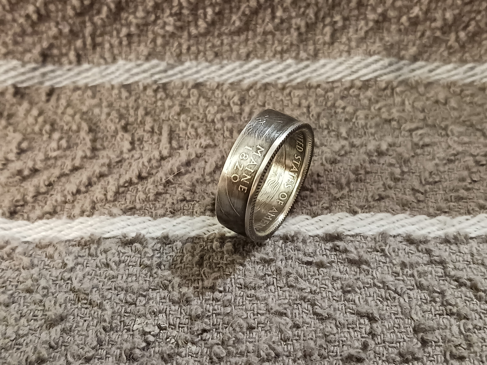 Maine Handcrafted 90% Silver Washington Quarters coin ring, size 8   2003