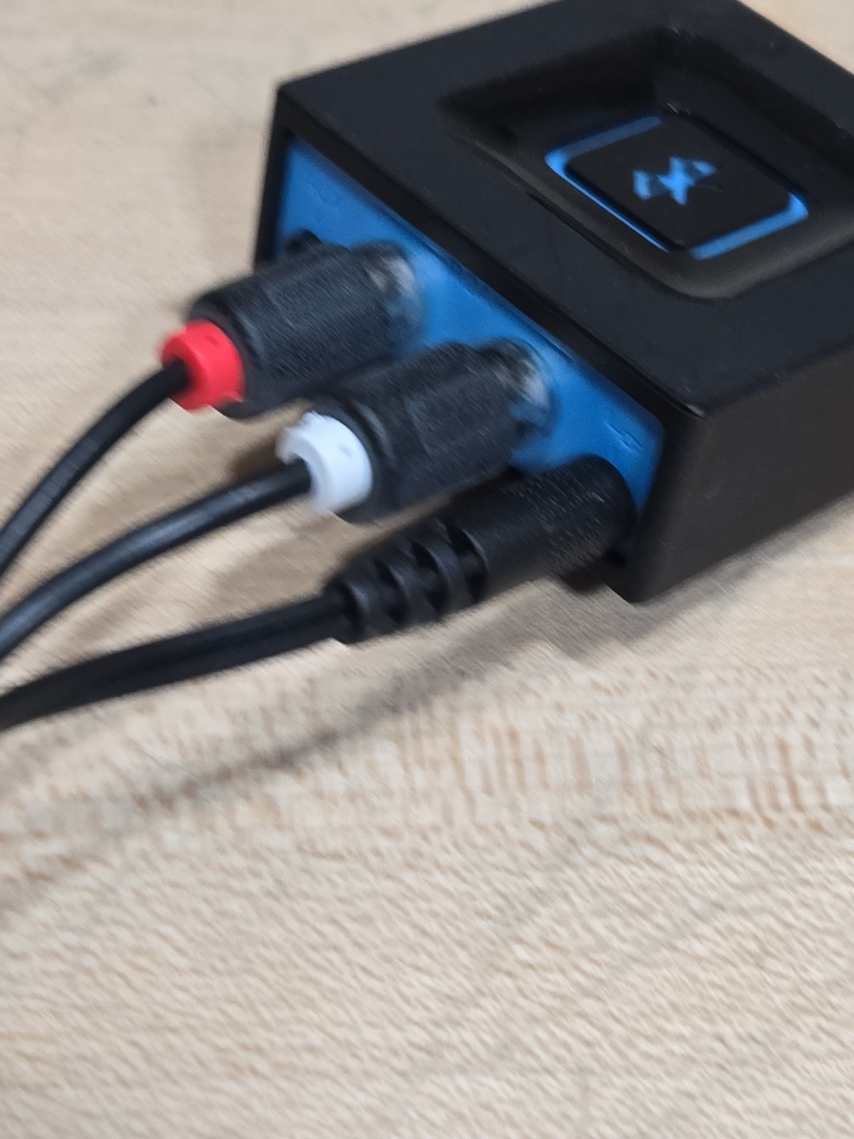 Logitech SR0189 Bluetooth Audio Receiver Wireless Bluetooth Adapter W/ Cables