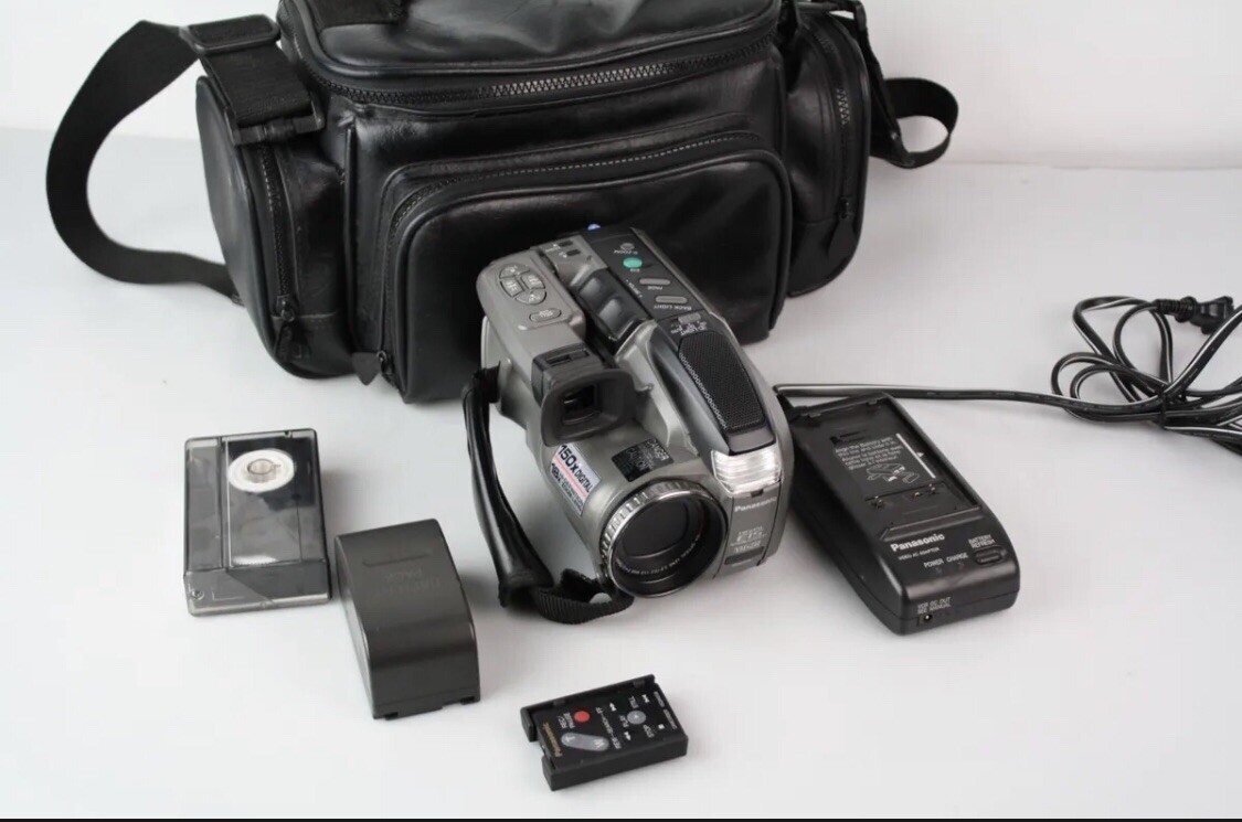 Panasonic PV-L650D Palmsight VHS-C Analog Camera Camcorder Palmcorder TESTED