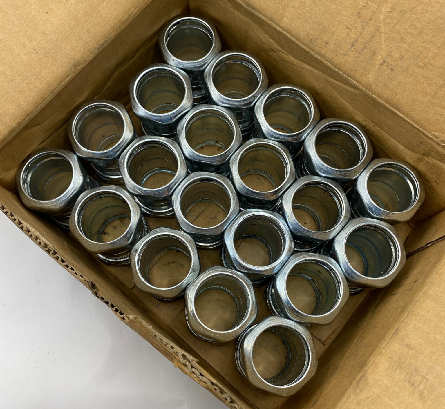 Lot of 20 EGS Electrical Group ETP 6100S 1" EMT Compression Couplings ✅
