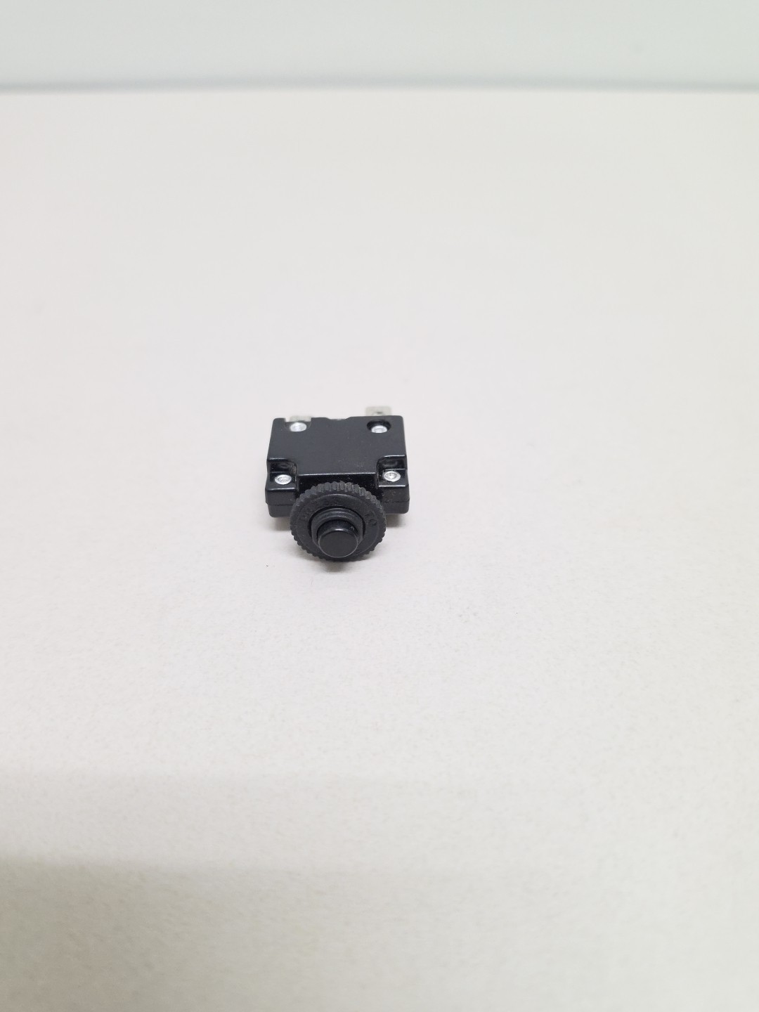 Horizon GS1050T Treadmill Circut Breaker  (126B)