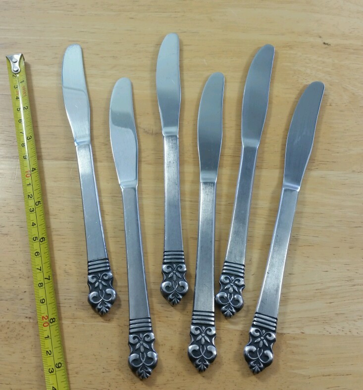 6 SOLID VINTAGE CAMBRIDGE JAPAN STAINLESS DINNER OR TABLE KNIVES