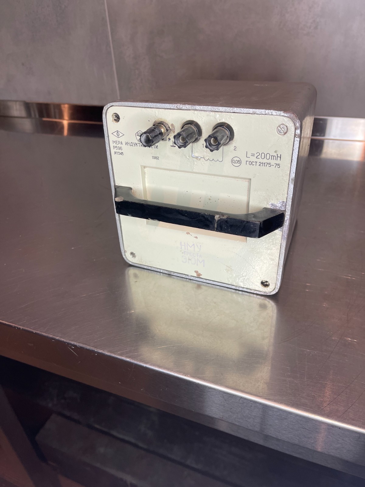 200 µH  200 mkH Standard Inductor Inductance standard