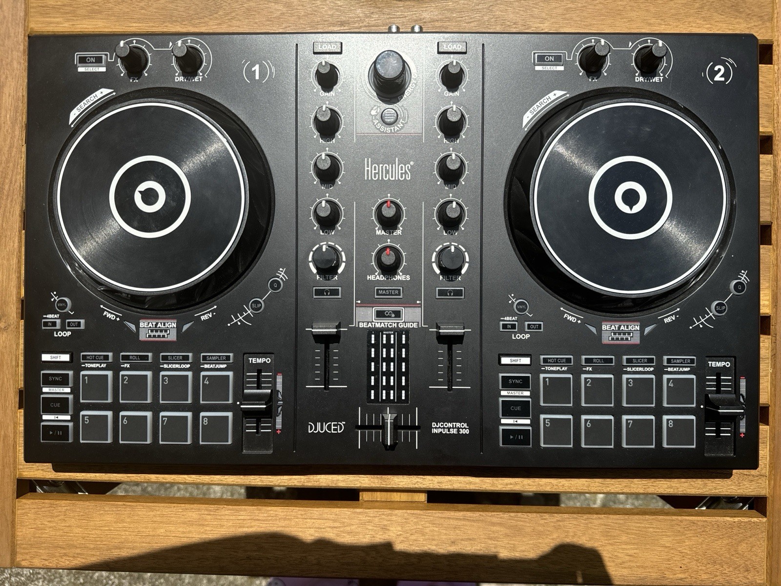 Hercules Inpulse 300 DJ Console (Windows-Mac usb serato-djuced)
