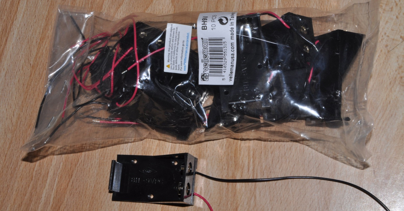 9V Battery Spring Clip 1-Holder Case Plastic Storage Box With Two Wire Leads
