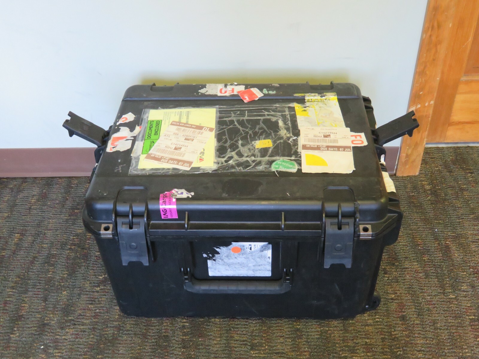 SKB 3I-2217-12BC iSeries 2217-12 Waterproof Utility Case 22.00 x 17.00 x 12.75 "