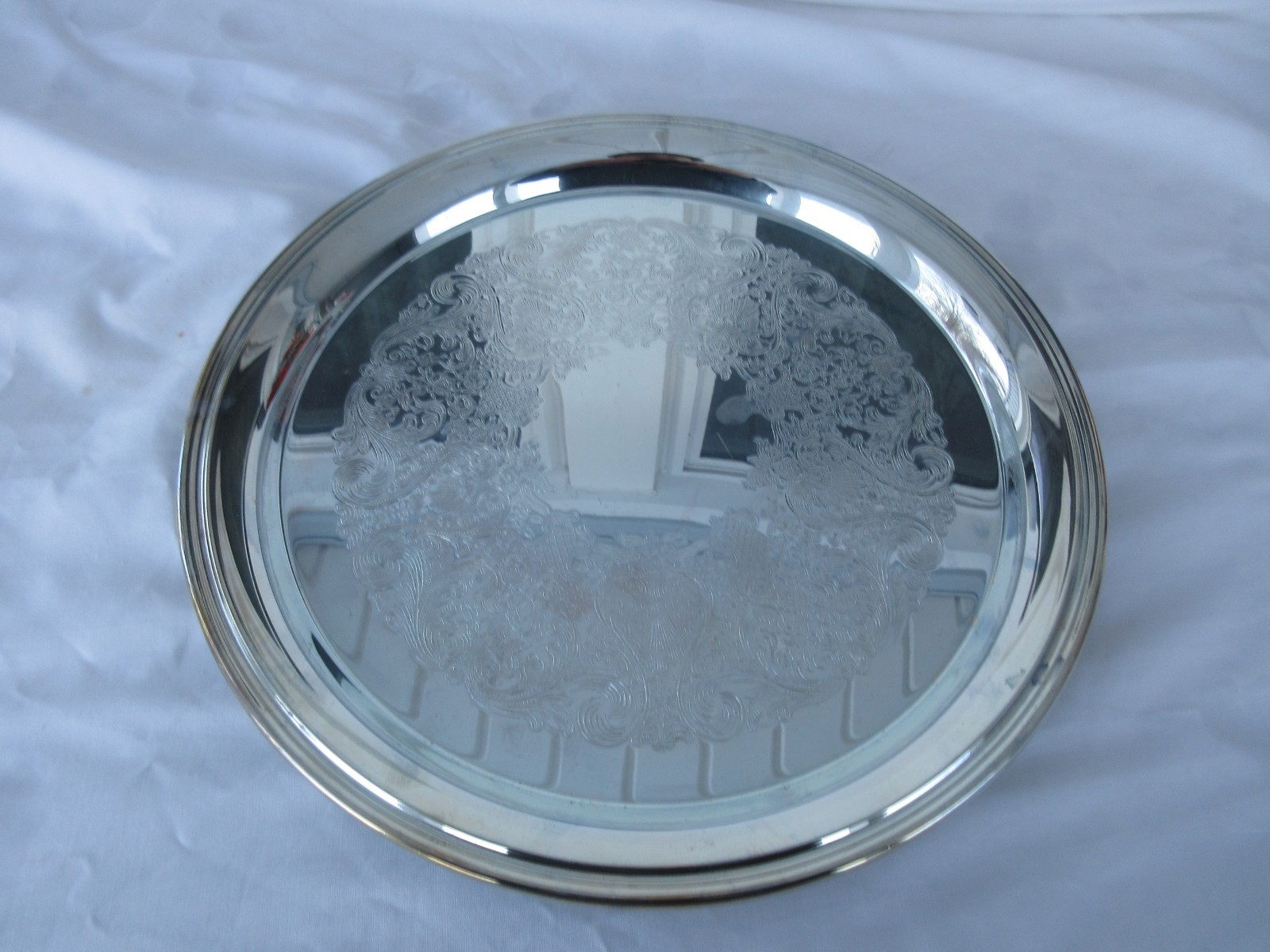[ INTERNATIONAL SILVER CO]  ~Silverplated Round  [12"] Serving Platter ~~CLEAN!!