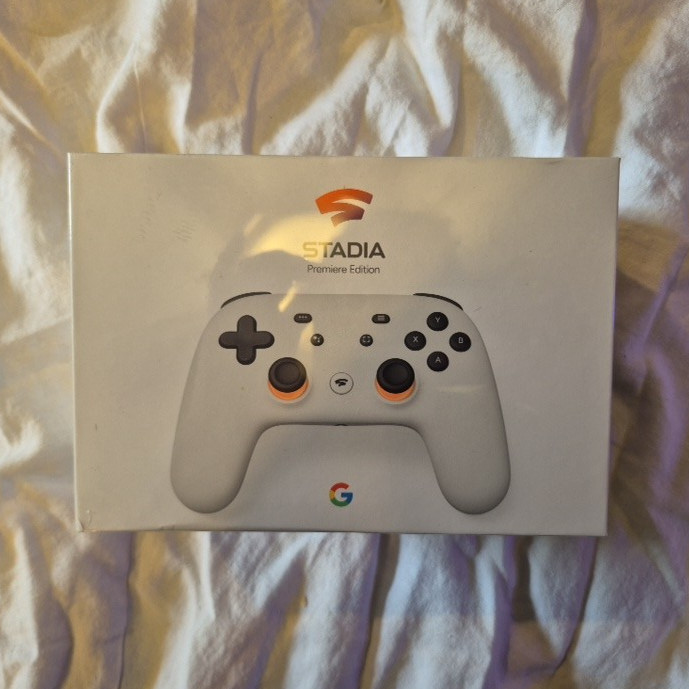 Google Stadia Premiere Edition Bundle Controller + Chromecast Ultra GA00722-US