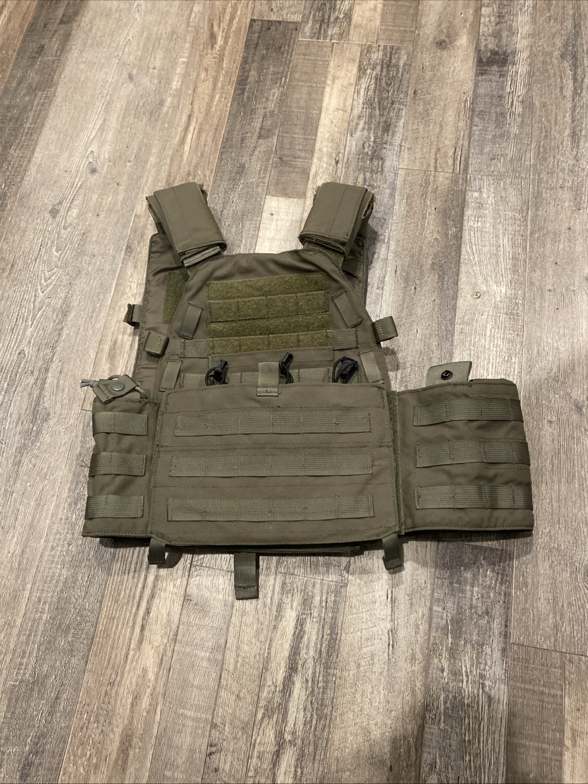New Med LBT Ranger Green LBT-6094A Plate Carrier and LBT 2645A Triple Mag Insert