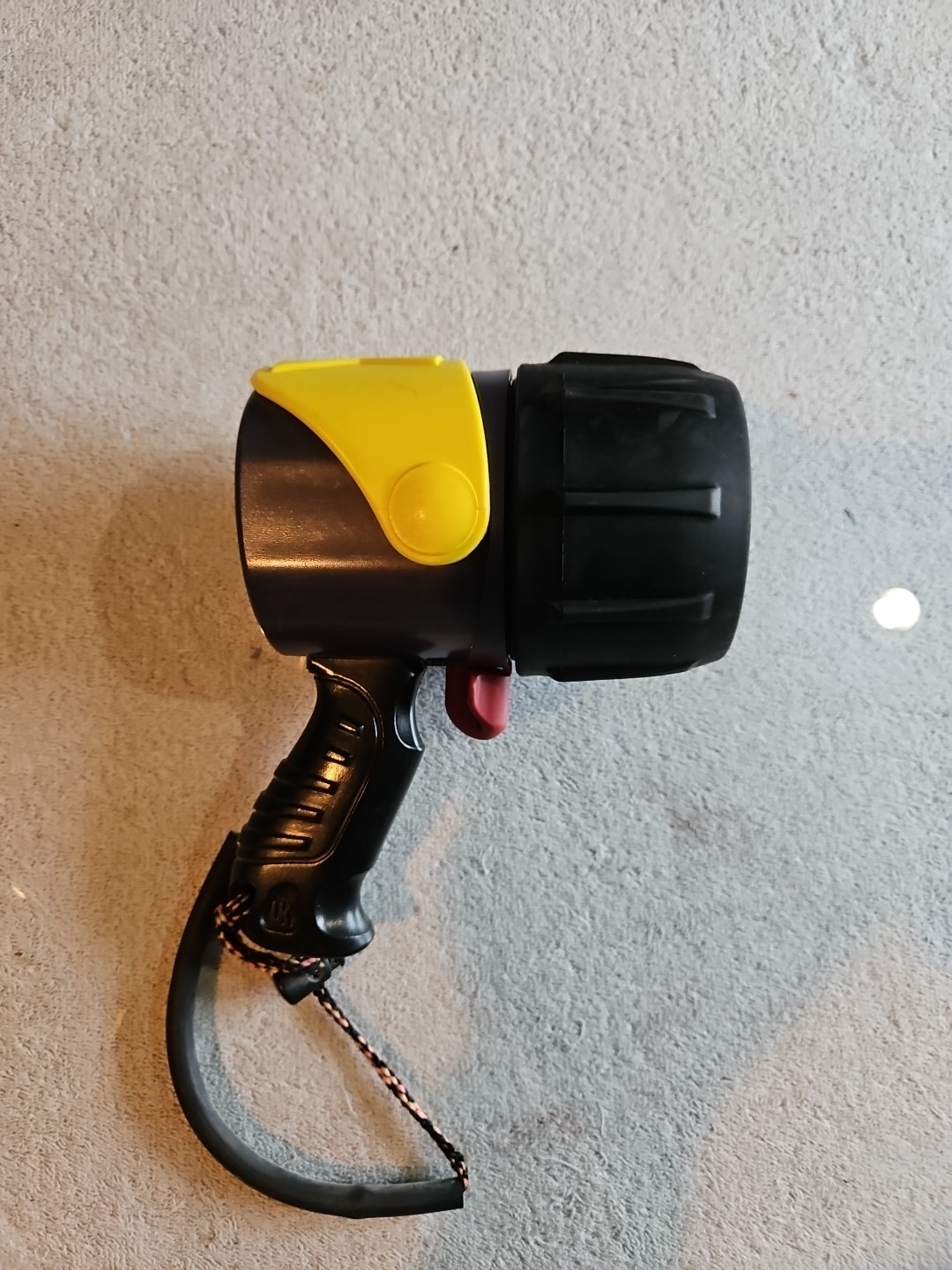 UK D4 Dive Light, Old School Vintage. Nostalgic.  Works.