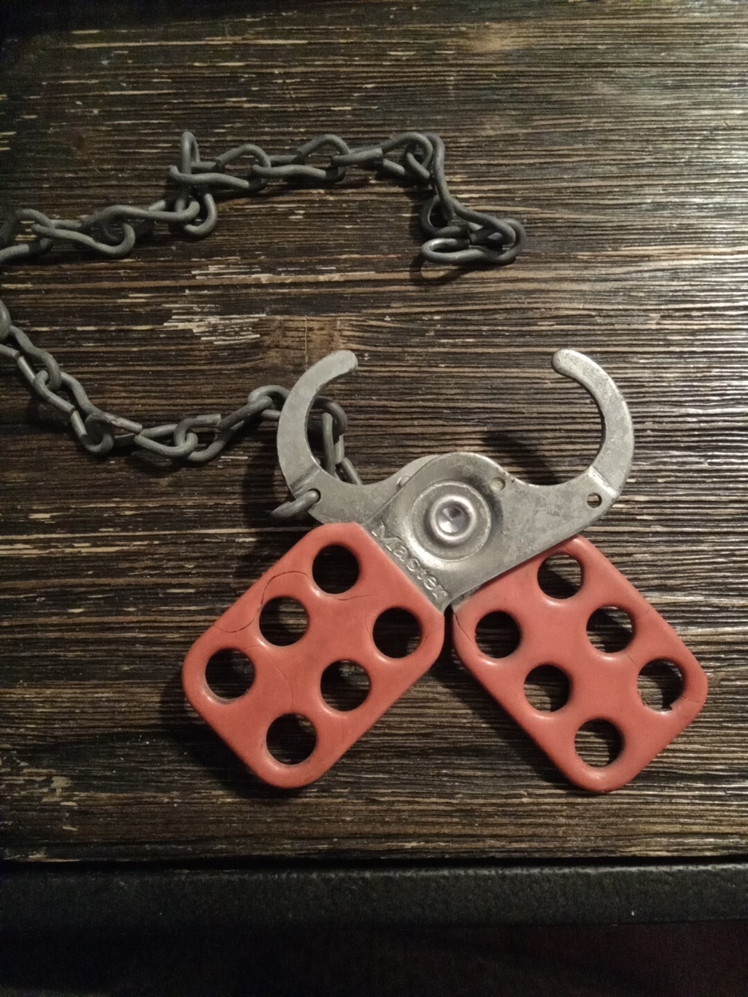 Master Lock Lockout 6 Hole Sissor Clamp W/ Chain