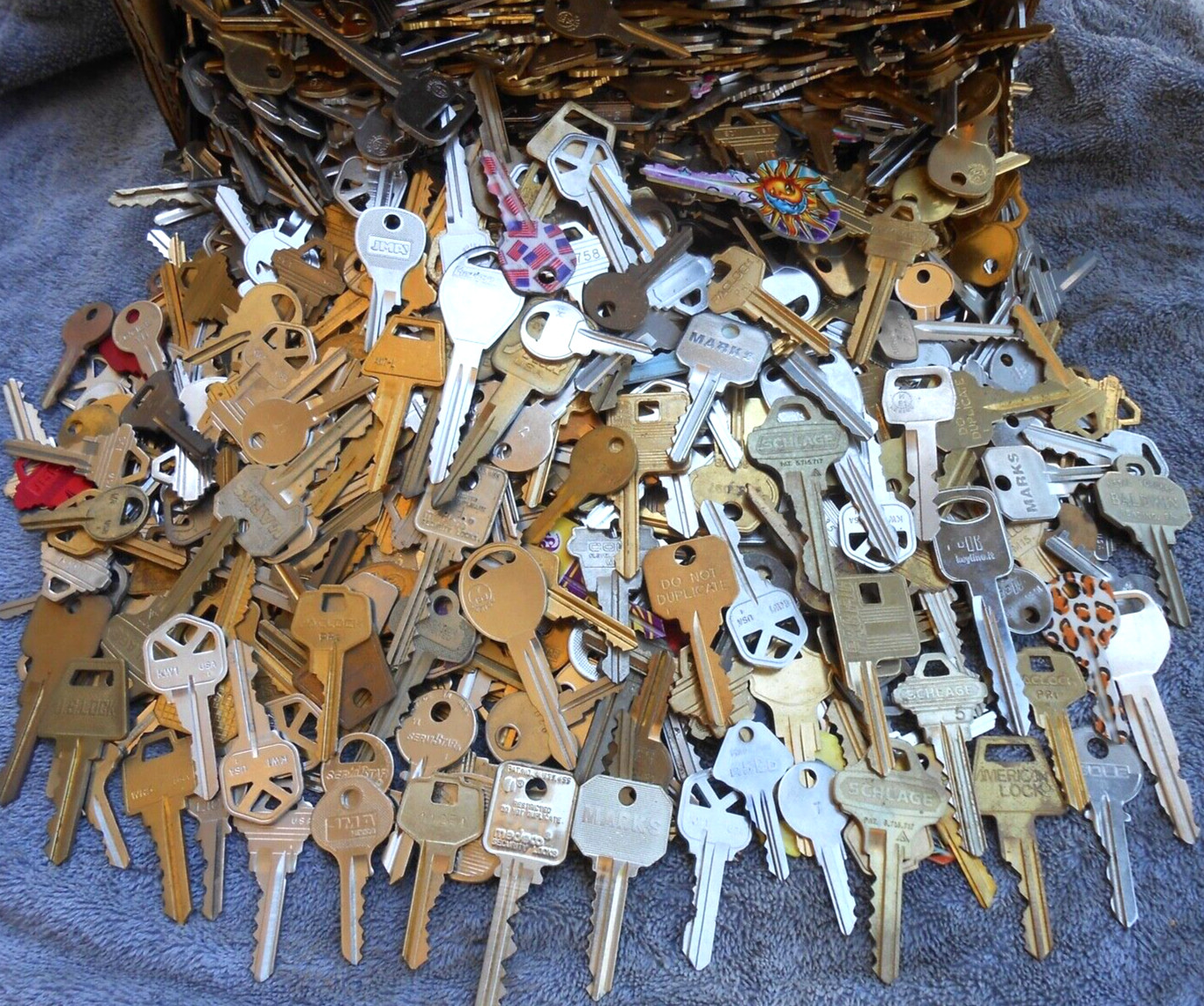 12 MIX Random  GOOD Assortment Different   Keys.   FREE SHIPPING!!!