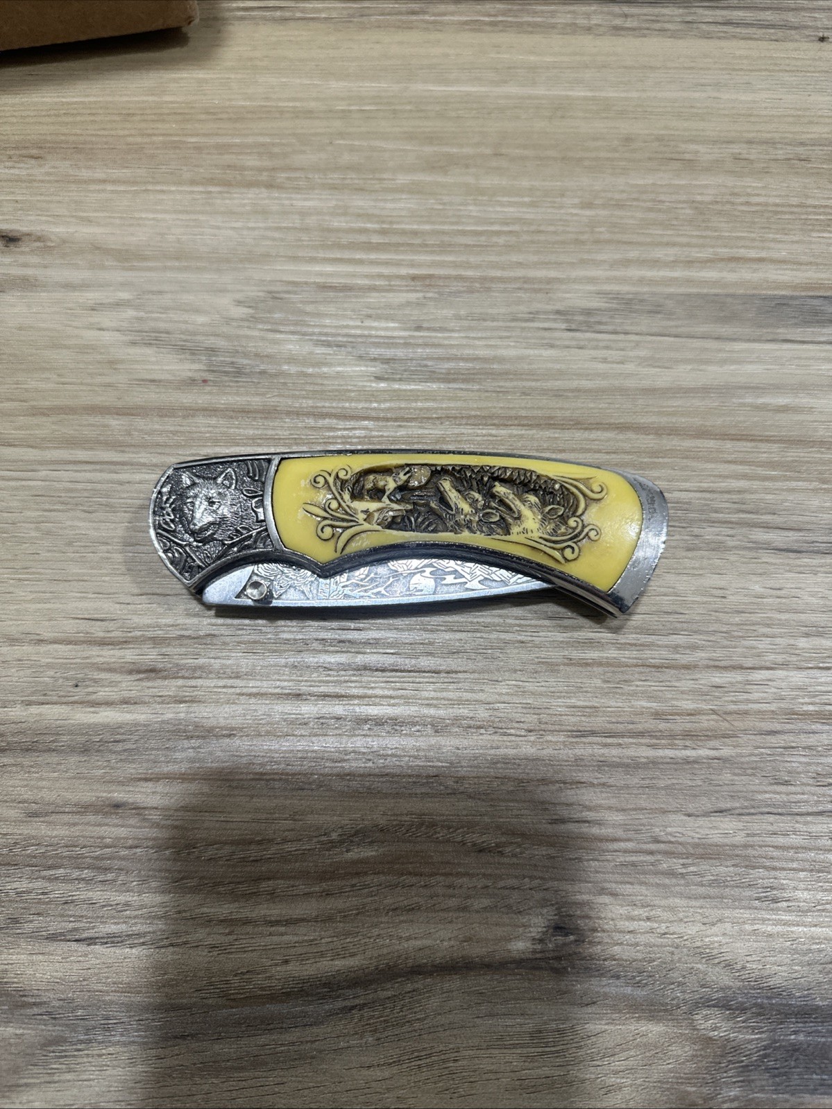 Knife Handles Faux Resin Wolf Scene Knife