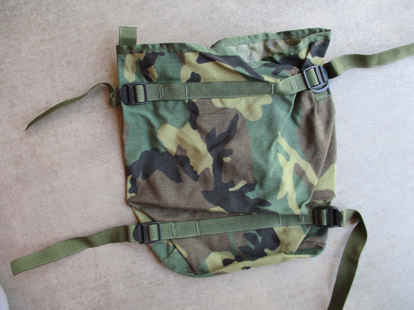 US Army Woodland M81 BDU Camo MOLLE Rucksack Internal Radio Carrier Pouch