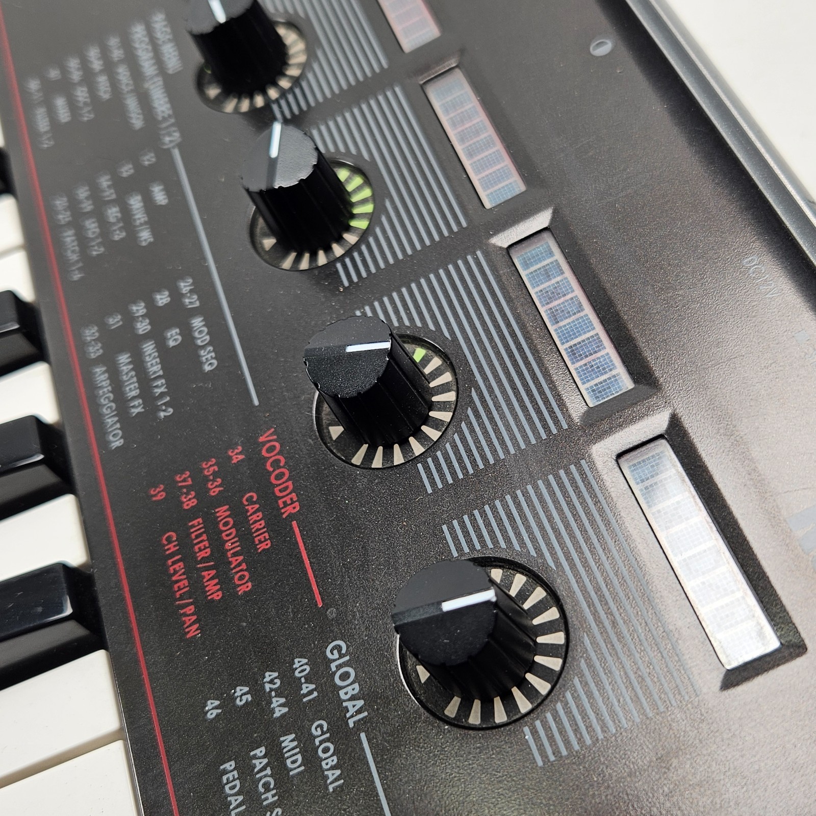 Korg R3 37 key Keyboard Vocoder Synth, with Mic + Power Supply