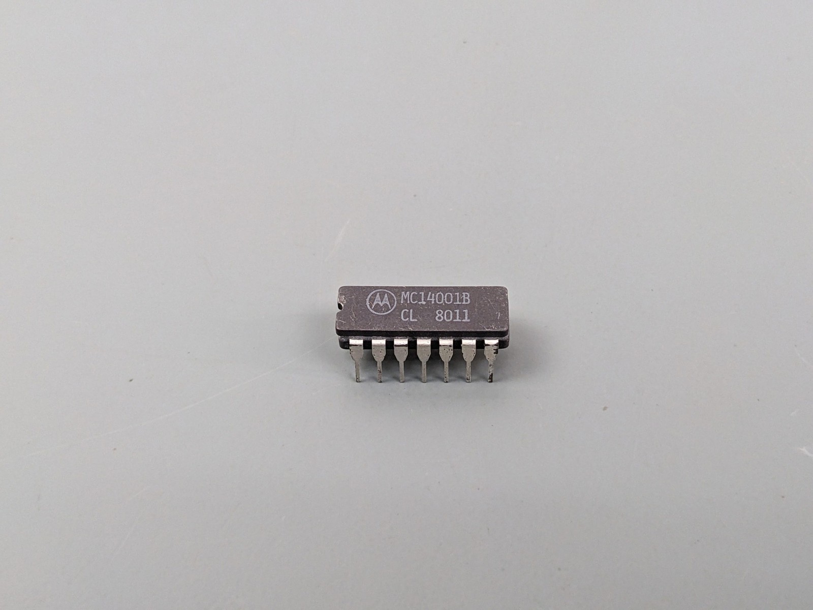 (24) Motorola MC14001BCL Quad 2−Input NOR Gate ICs