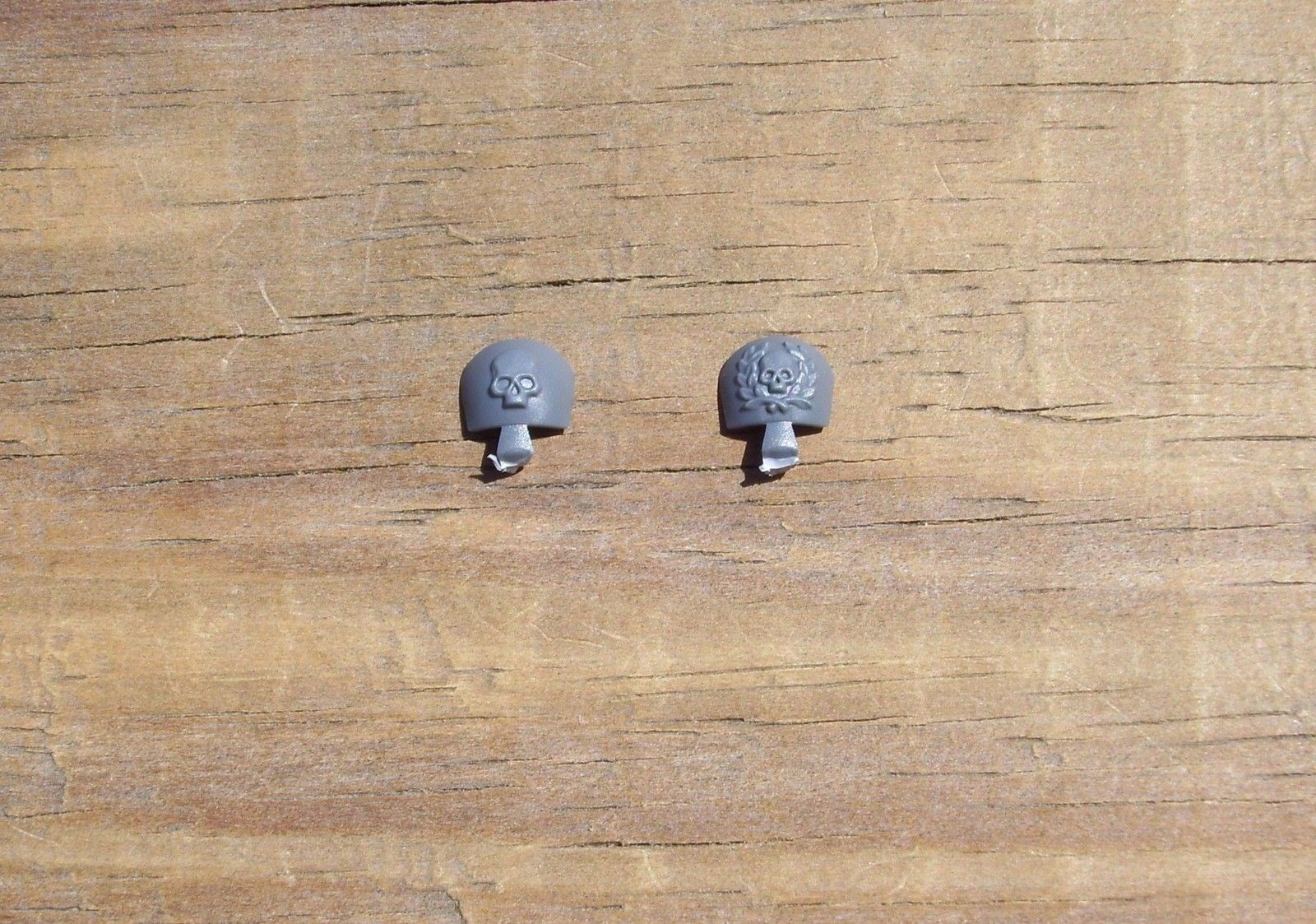 40K Astra Militarum Tempestus Taurox Commander Shoulder Pads Bits