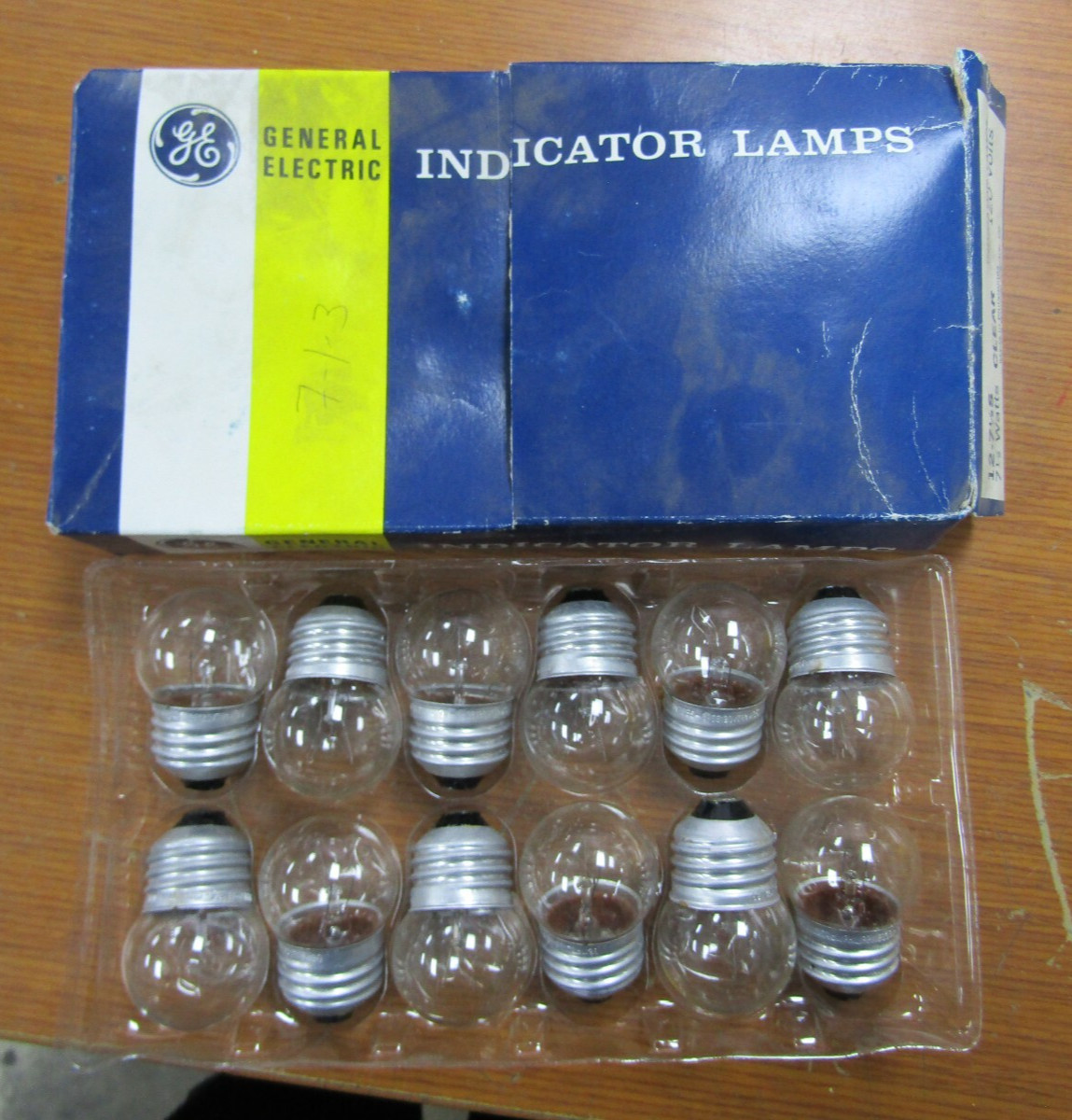 💥12) NEW GE GENERAL ELECTRIC 12-7-1/2S CLEAR INDICATOR LAMPS 120V LOT OF 12