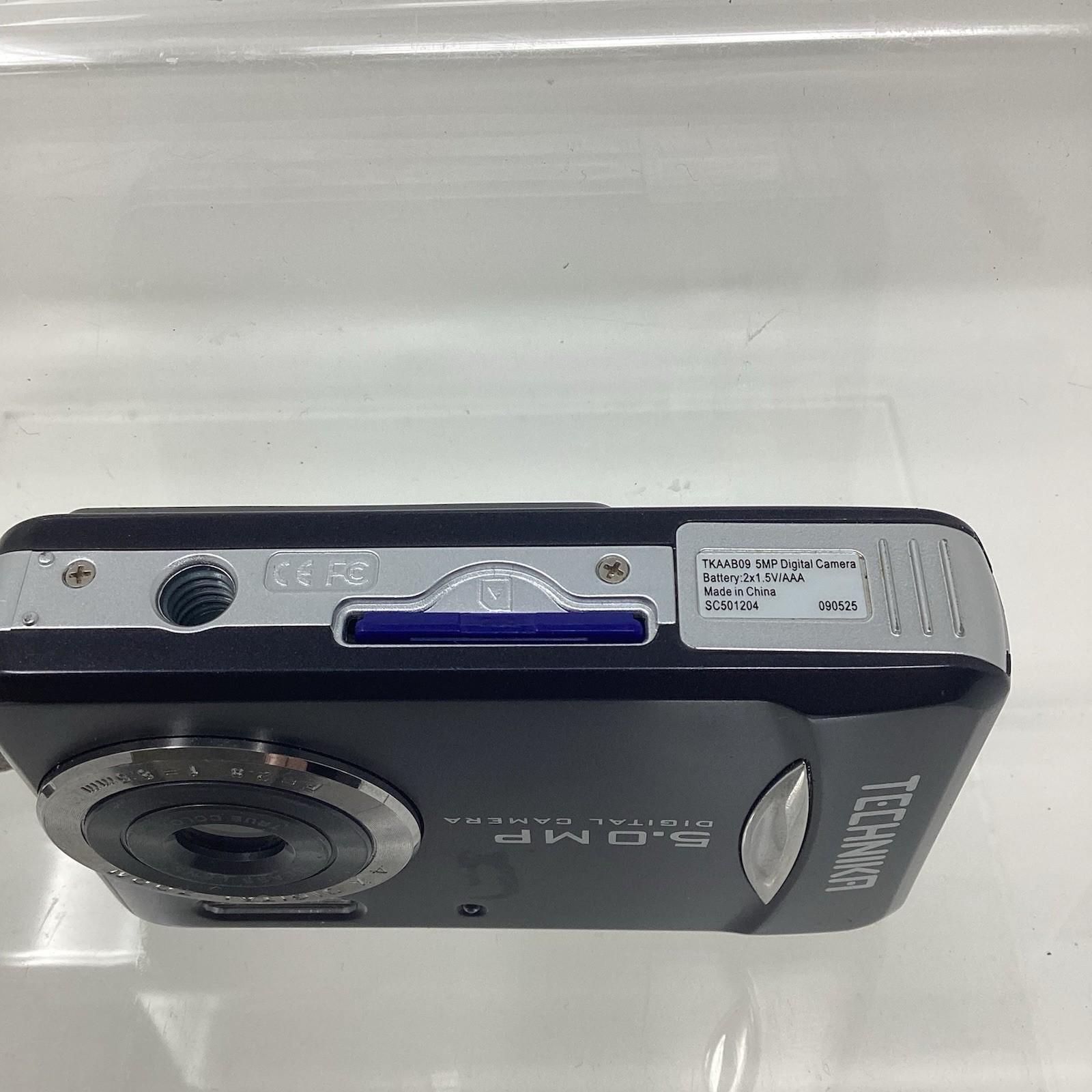 VINTAGE TECHNIKA 5.0MP DIGITAL COMPACT CAMERA 4X DIGITAL ZOOM BLACK