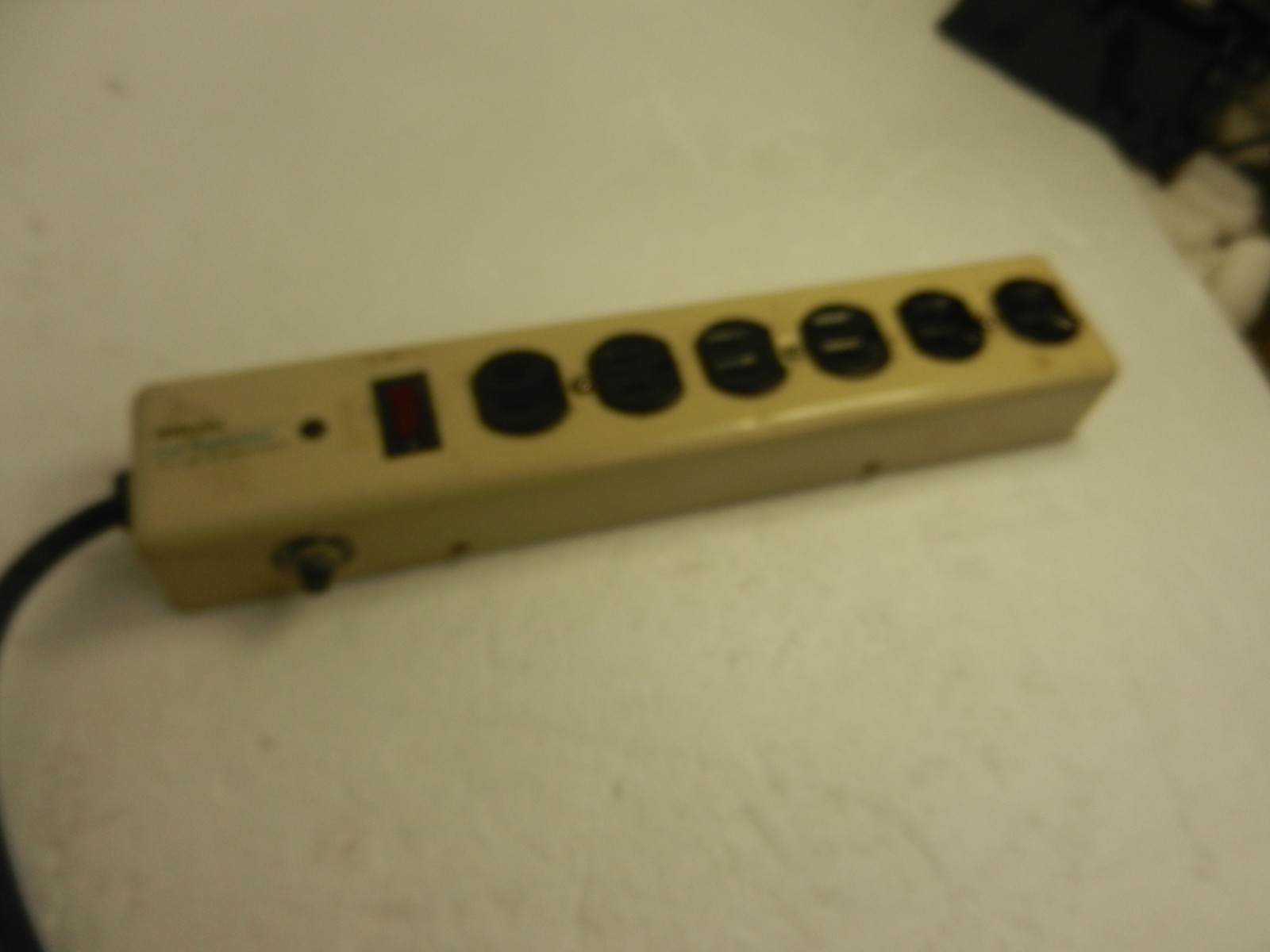Woods Surge Suppressor 6-Outlet Power Strip - VINTAGE PC  – Full Protection