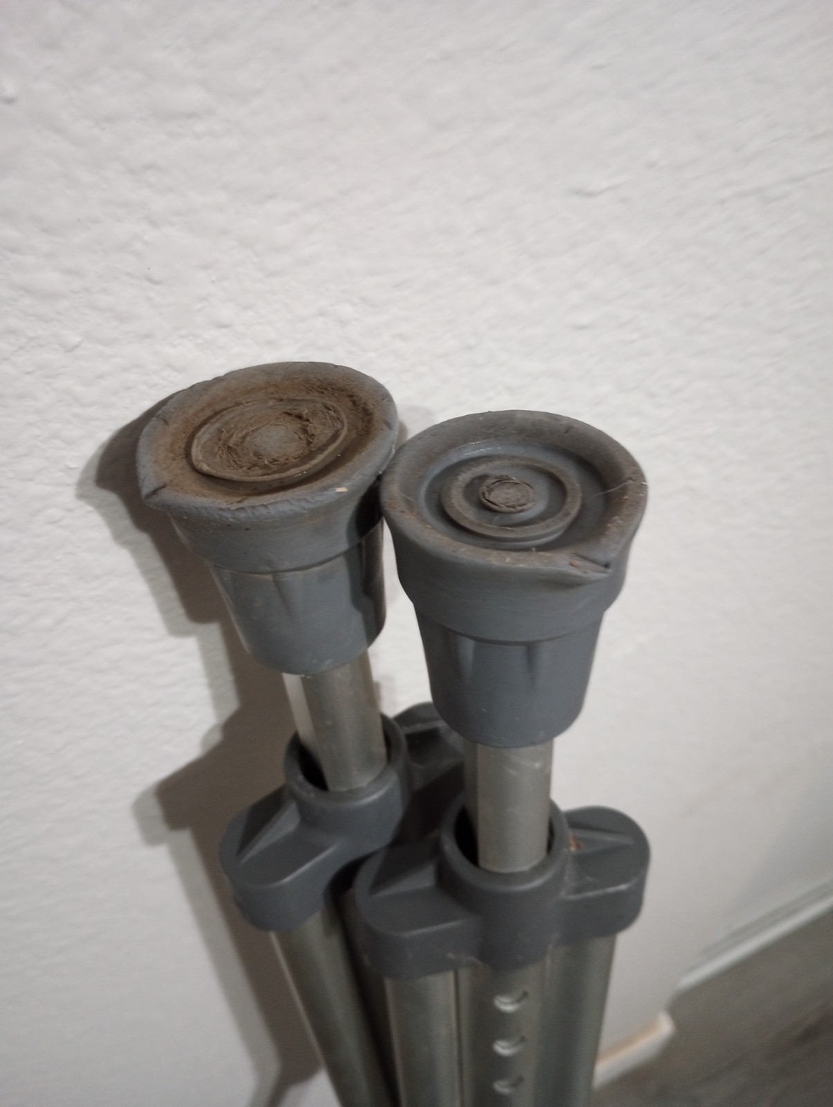 300 LBS max, Guardian Adjustable Aluminum Crutches Model MDSV80535