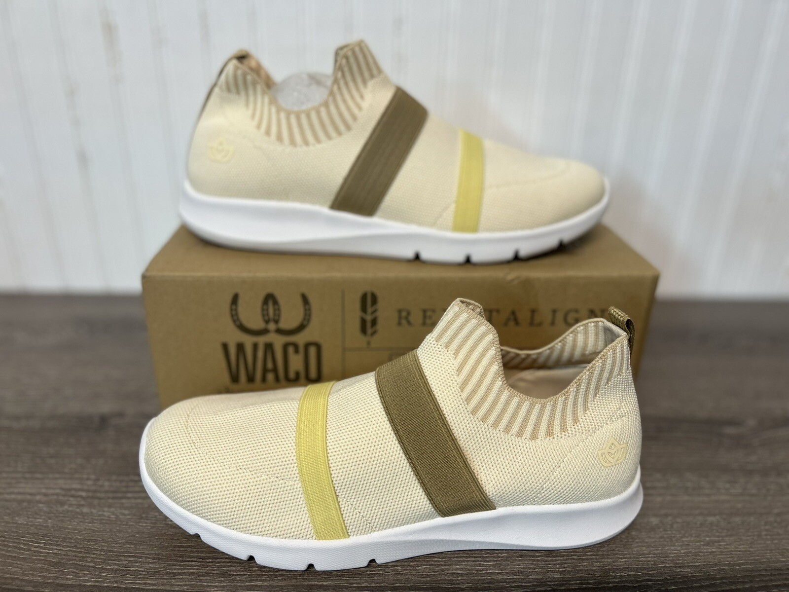 Karma Stretch Classic Apenco Foot Wear Color Navajo Size USA 9.5 Sneakers